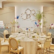 グランドニッコー東京ベイ 舞浜の画像｜会場装花（高砂+左右のテーブル分で13万程）