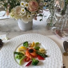 MAISON ROSE DAIKANYAMAの写真｜活オマール海老と季節のお野菜 10 種のサラダ仕立て