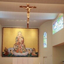 カトリック玉造教会【大阪カテドラル聖マリア大聖堂】の写真｜会場内はとても天井が高いです。