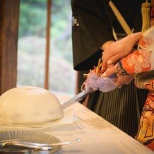 丹徳庭園の写真｜ケーキカットならぬお饅頭カット。流行りのものから古風な儀式やサービスを色々と行ってくれます。