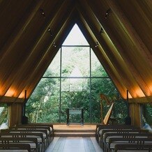 高宮庭園茶寮の画像｜木の温もりを感じられる素敵なチャペルです