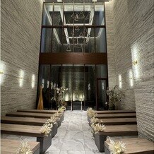 Ｌ２１２６の写真｜色味と天井の高さ、流れる滝が素敵すぎる