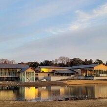 The 迎賓館 偕楽園 別邸の画像｜全面ガラス張りのチャペルはここにしかない、貴重な体験を感じさせてくれると思います。