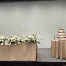 ＴＩＡＤ，オートグラフ　コレクション（ティアド オートグラフ コレクション）の写真｜メインテーブルとウェディングケーキ