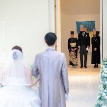 ザ・リバーサイドテラス広島ツリーズスクエアの写真｜挙式会場にてペアレントタイム　両親と対面