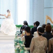 ザ・リバーサイドテラス広島ツリーズスクエアの写真｜挙式　皆の前で指輪交換