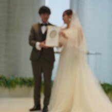 ザ・リバーサイドテラス広島ツリーズスクエアの写真｜人前式での結婚証明書披露