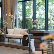 ザ・リバーサイドテラス広島ツリーズスクエアの画像｜ソファー
周りのお花