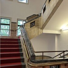 東京　九段会館テラス（登録有形文化財）の写真｜建物内部、階段