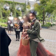 ＭＡＩＳＯＮ ８（メゾンエイト）の写真｜お見送りはお庭で。プチギフトを入れるためのカゴは会場で用意いただきました。