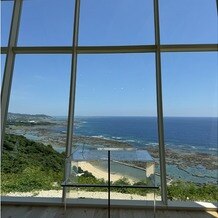 サザンチャペル／KIRANAH RESORT（キラナリゾート）沖縄の写真｜海が1面見えるのがすばらしい。
外の人と目が合わないのも良い。