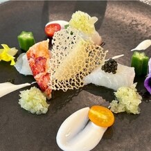 ＴＨＥ　ＳＥＡＳＩＤＥ　ＧＡＲＤＥＮ　（ザ・シーサイドガーデン）の写真｜鯛や海老、キャビアがのった前菜の盛り合わせ