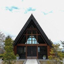 天空の桝水高原教会の写真｜三角屋根の教会