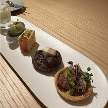 ｕｎｅ osaka（ユヌ 大阪）の写真｜前菜5種のフィンガーフード。デザートかと思わせてこれが前菜！見た目とは異なる味と食感でした。