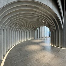 ｕｎｅ osaka（ユヌ 大阪）の画像｜回廊