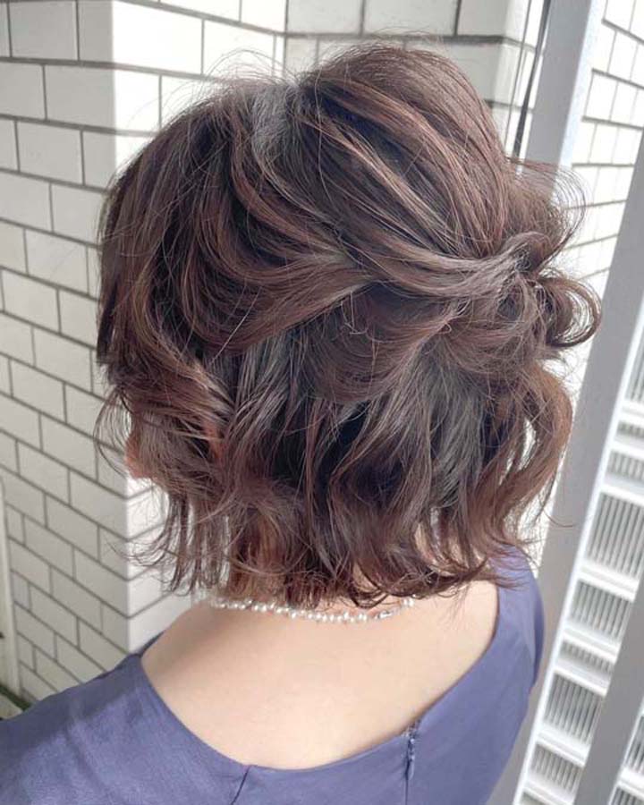 くるりんぱでアレンジも簡単なショートヘアのハーフアップ