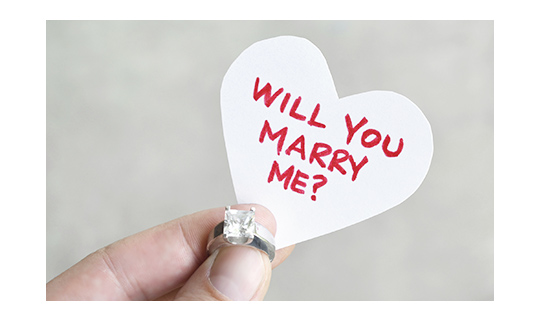 婚約指輪を渡してプロポーズ