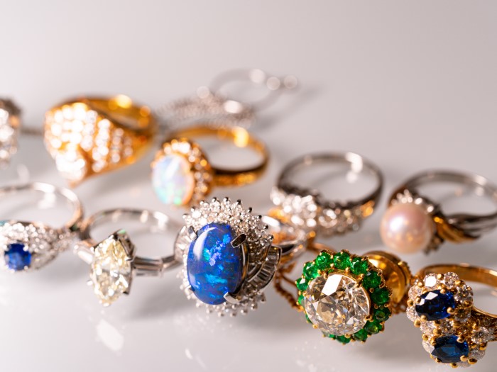 婚約指輪　素材と宝石の相性