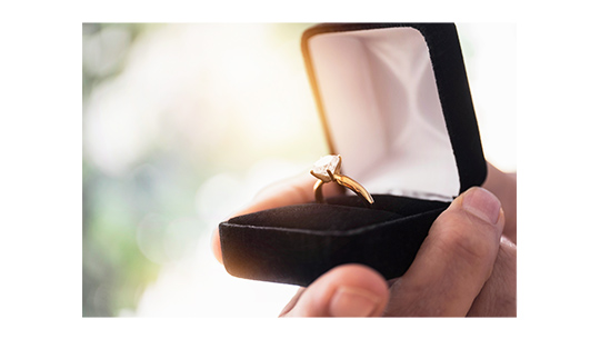 プロポーズに婚約指輪