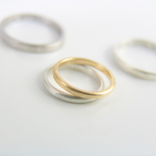 婚約指輪と結婚指輪の素材の選び方