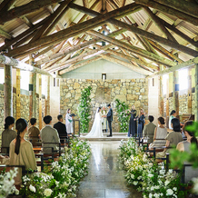 ニドムリゾートウエディング:充実の2026年特典が登場!ニドムの森の大自然に佇む2つの教会と多彩なパーティ空間