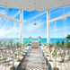 チャペル・ダイアモンドオーシャン（沖縄かりゆしホテルズウェディング）：美しい海を見渡すロケーションにある、開放感あふれる360度ガラス張りのチャペル