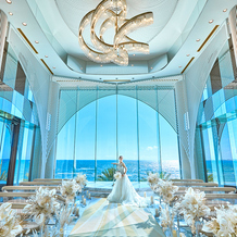 ヴォヤージュ ドゥ ルミエール北谷リゾート:【アクセス抜群×美浜アメリカンビレッジでSNS映え】絶景チャペルでリゾート婚