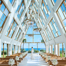 ザ・ギノザリゾート 美らの教会/アールイズ・ウエディング:1万坪の大自然が包む広大なリゾート×美ら海を望む絶景の結婚式