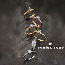voulez vous（ヴーレ・ヴー）：シンプルだけどどこか違う、ヴィンテージ感溢れるリング。ファッションリングと重ね着けが楽しめるブランド