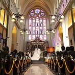 ノートルダム宇部 Notre Dame UBE：ふたりが一目で恋をした、ステンドグラスが輝く大聖堂。ホスピタリティの高いスタッフも頼もしかった