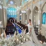 ヴェルジェくらしき：ロイヤルブルーのバージンロードの大聖堂×選べる3つのフロア貸切会場で優雅な結婚式