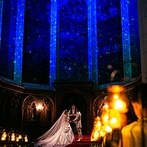 Casa　d’　Angela（カサ・デ・アンジェラ）：ステンドグラスの光と圧巻の映像演出が彩る大聖堂。満天の星や降りしきる雪、聖歌隊のハーモニーも幻想的