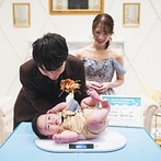 アクアテラス迎賓館  新横浜：ドラマチックな入場演出が注目の的に。ゲストみんなが参加できる“愛息の体重当てクイズ”が大盛況！