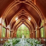 ララシャンス　博多の森：福岡空港駅から車5分！都心近くに佇む森と水の貸切リゾートで笑顔溢れるウエディング