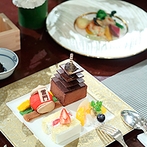 浅草ビューホテル：総料理長と何度も相談し、質や量にこだわった料理でおもてなし。浅草らしいデザートを記念に撮るゲストも