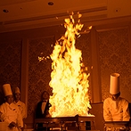 The Okura Tokyo(オークラ東京）：炎のフランベや、ハート形のパンにワクワク！「今までの結婚式で最高に料理が美味しかった」と喜びの声も