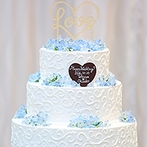 ベルヴィ宇都宮：ピュアホワイトが基調の空間を淡いブルーでコーディネート。オリジナルケーキにもテーマカラーをプラスした