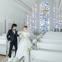 ホテル国際21:サムシングブルーのチャペルで絆を紡ぐ挙式&絶景と美食でゲストをもてなすパーティを