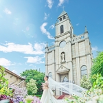 プリムローズ：花と緑に囲まれた本格的な大聖堂と貸切邸宅でふたりらしい結婚式を