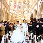 Wedding of Legend ＧＬＡＳＴＯＮＩＡ（グラストニア）：ヨーロピアン調の荘厳な大聖堂での感動的な挙式。ファーストミートも叶い、特別な気持ちで誓うことができた