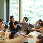 星野リゾート　軽井沢ホテルブレストンコート：ふたりの別荘にゲストを招くようなプライベート感が素敵。一体感も生まれる空間で、リラックスして過ごせた