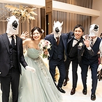 ヒルサイドクラブ迎賓館　札幌：白馬の王子さまとお姫さまの再会のような、ドラマチックな再入場演出。新婦へのサプライズで感動のひと幕に