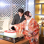 ＡＮＡクラウンプラザホテル熊本ニュースカイ：大切なゲストにゆったり過ごしてもらえる、ワンフロア貸切の披露宴会場。和装に映えるだるまケーキも登場