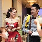 ホテルモントレエーデルホフ札幌：ビアサーバー＆ハーバリウムラウンドで、各卓のゲストと交流。美味しい料理となごやかな時間を満喫できた