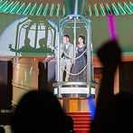 ハミングプラザＶＩＰ新潟：ペンライトの光に包まれてゴンドラ入場。フォトラウンドはポーズカードでゲストとワイワイ思い出を残した