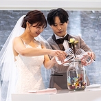 ハミングプラザＶＩＰ新潟：友人から問いかけてもらう誓いの言葉や手作りのハーバリウムなど、ゲストに囲まれて笑顔あふれるセレモニー