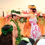 札幌ガーデンパレス：タヒチの王様＆ハワイのプリンセスに驚きの早着替え。情熱的なタヒチアンダンスが繰り広げられ、感動の渦に