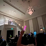 アーセンティア迎賓館　静岡：ヘアカットでガラリとお色直しをした新婦にゲストもびっくり。ドレスの色当てクイズなど参加型演出が満載