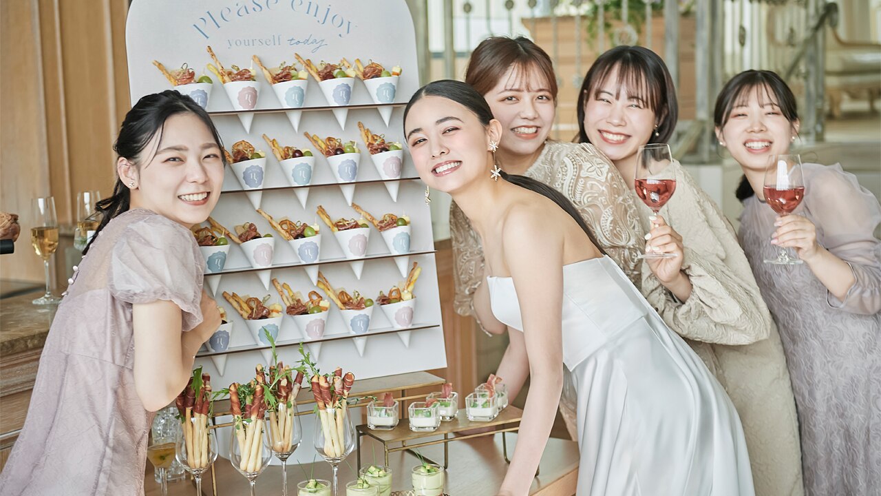 アニヴェルセル 白壁のおすすめスタイルの写真3-1