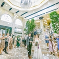ヴィラ・グランディス　ウエディングリゾート：花嫁の美しさを高める洗練空間。空を近くに感じる挙式と上質なもてなしに感動が広がる
